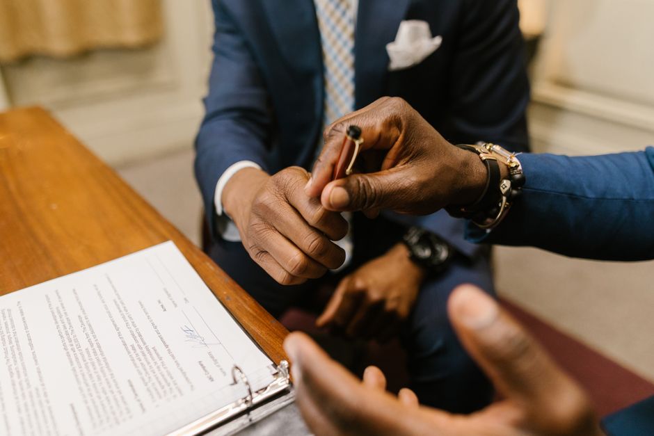 Signature de l’offre de prêt chez le notaire