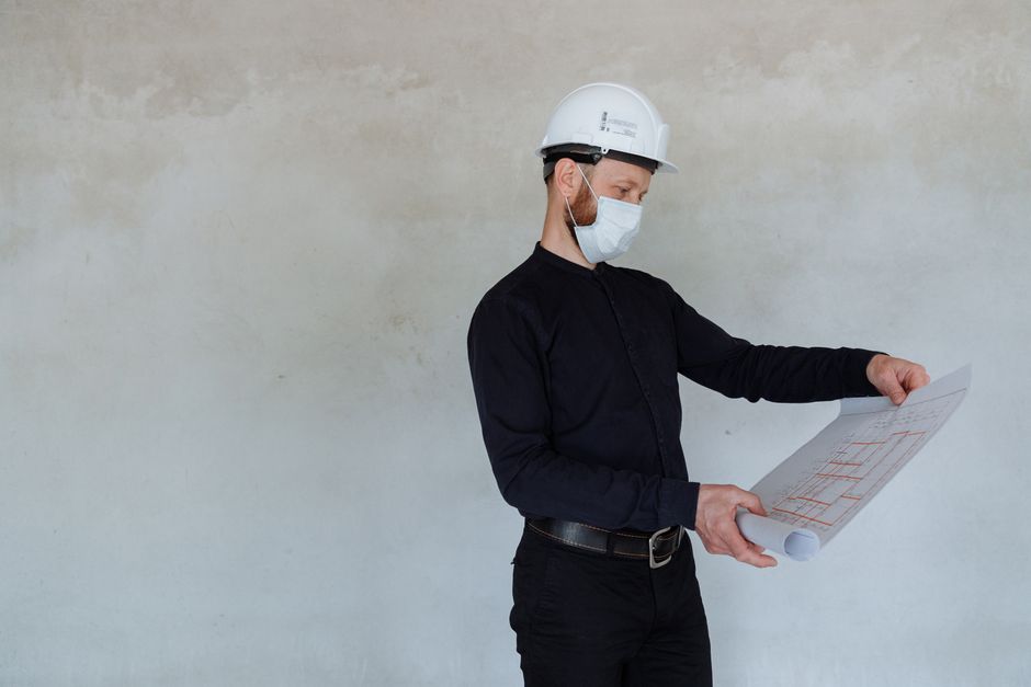 Plans et chantier d’un immeuble neuf
