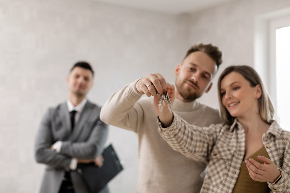 Signature et remise de clés d'un appartement neuf